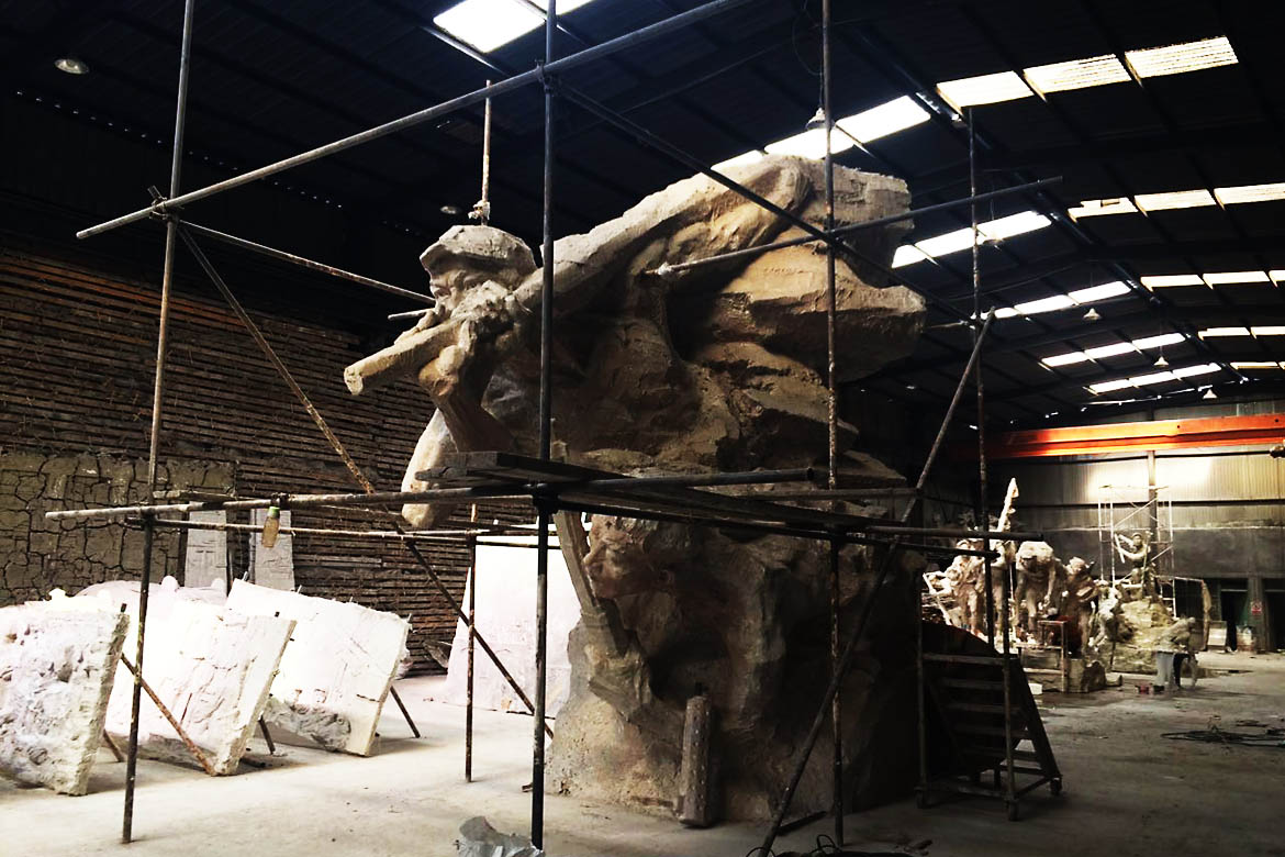 博仟雕塑加工厂大型抗战泥塑过程