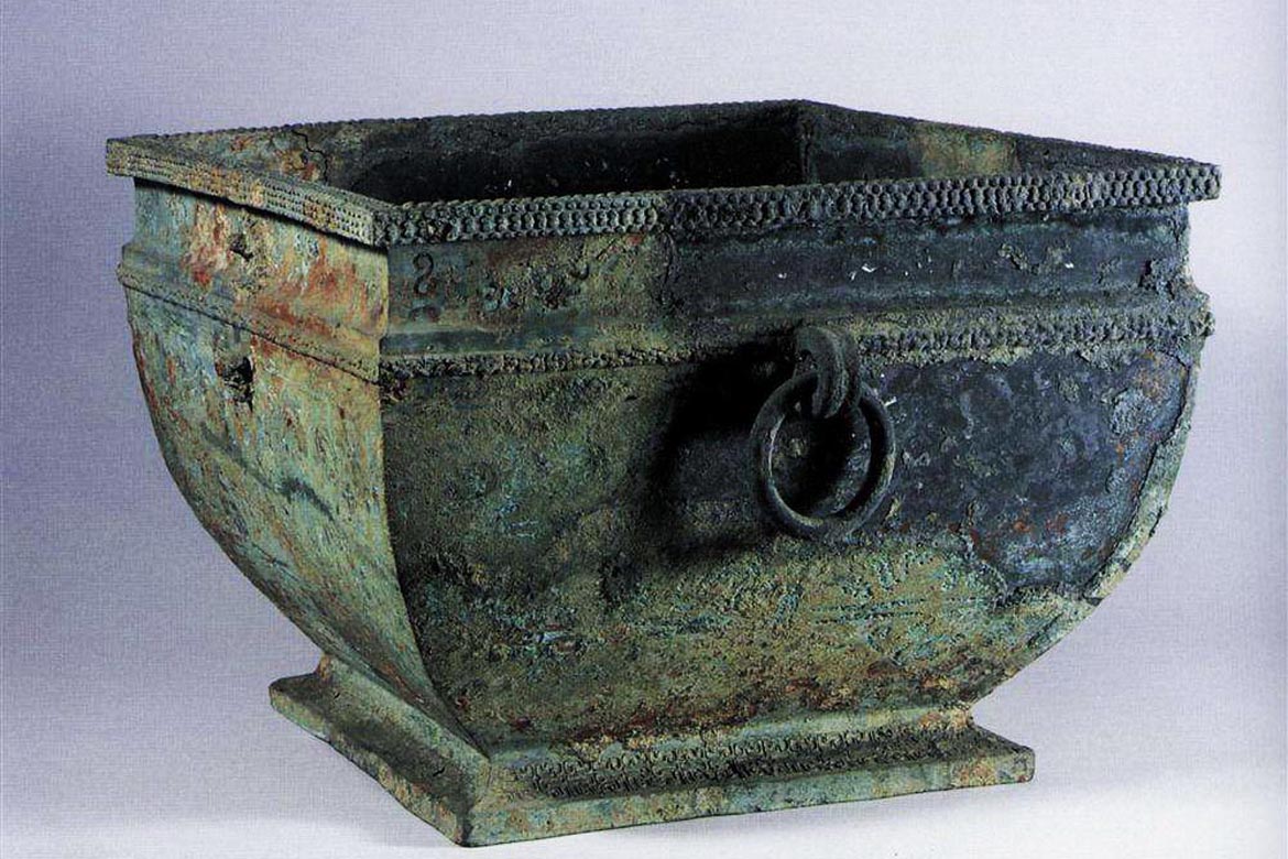 古代青铜容器雕塑