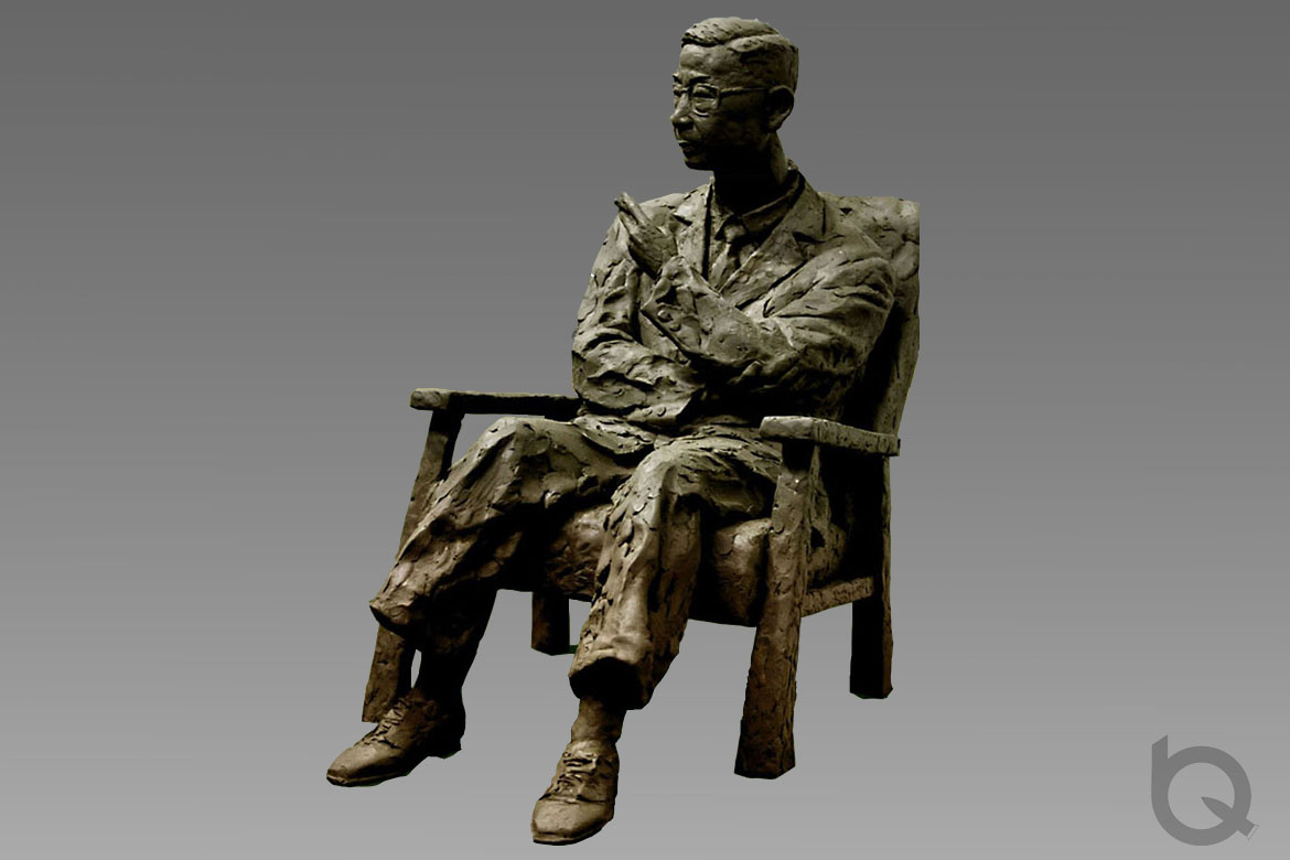 坐着的老舍人物雕塑先容