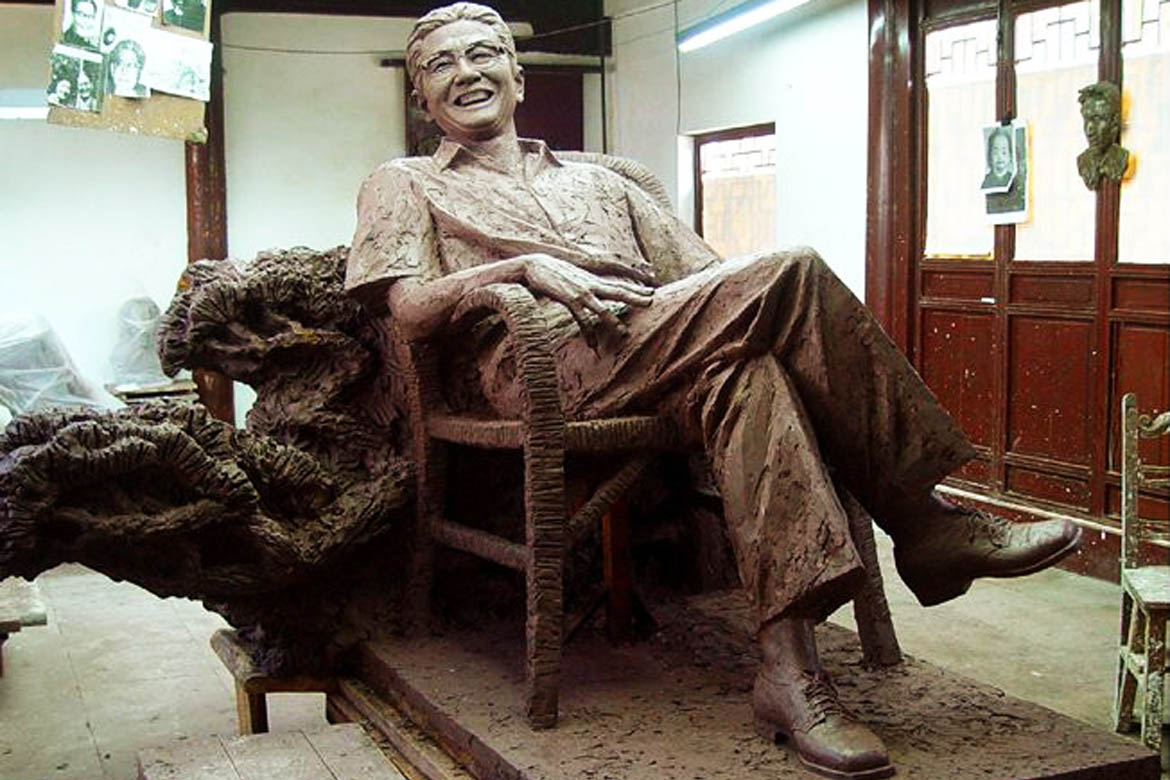 乔冠华雕塑人物泥塑创作过程