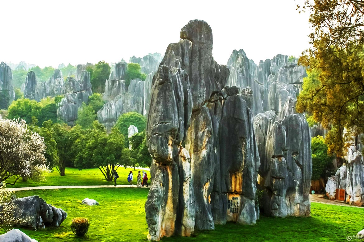 大型雨花石重叠加假山组合景观雕塑