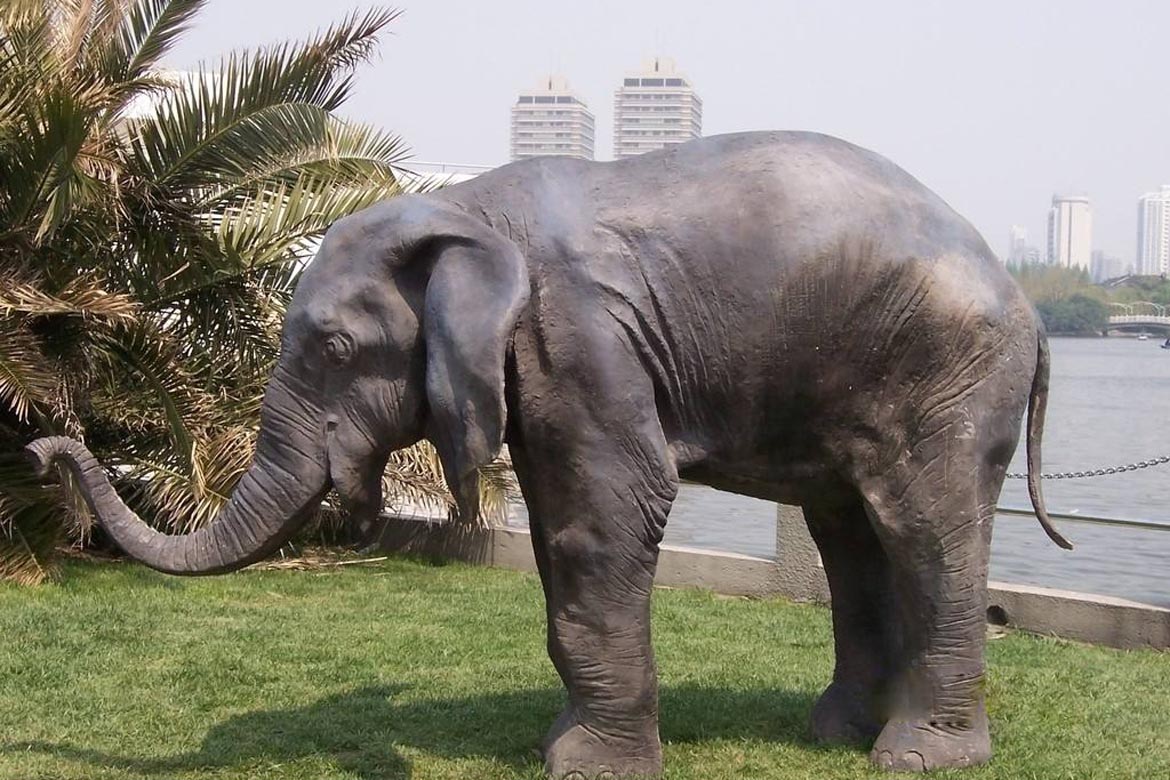 逼真的大象写实水泥雕塑欣赏