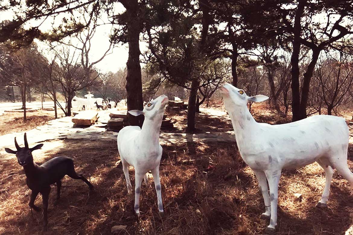 博仟ky开元官网雕塑制作的羊群着色水泥动物雕像