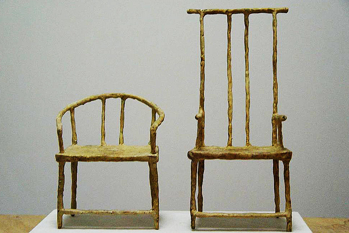 博仟ky开元官网泥塑创作阶段的铸铜雕塑设计椅子