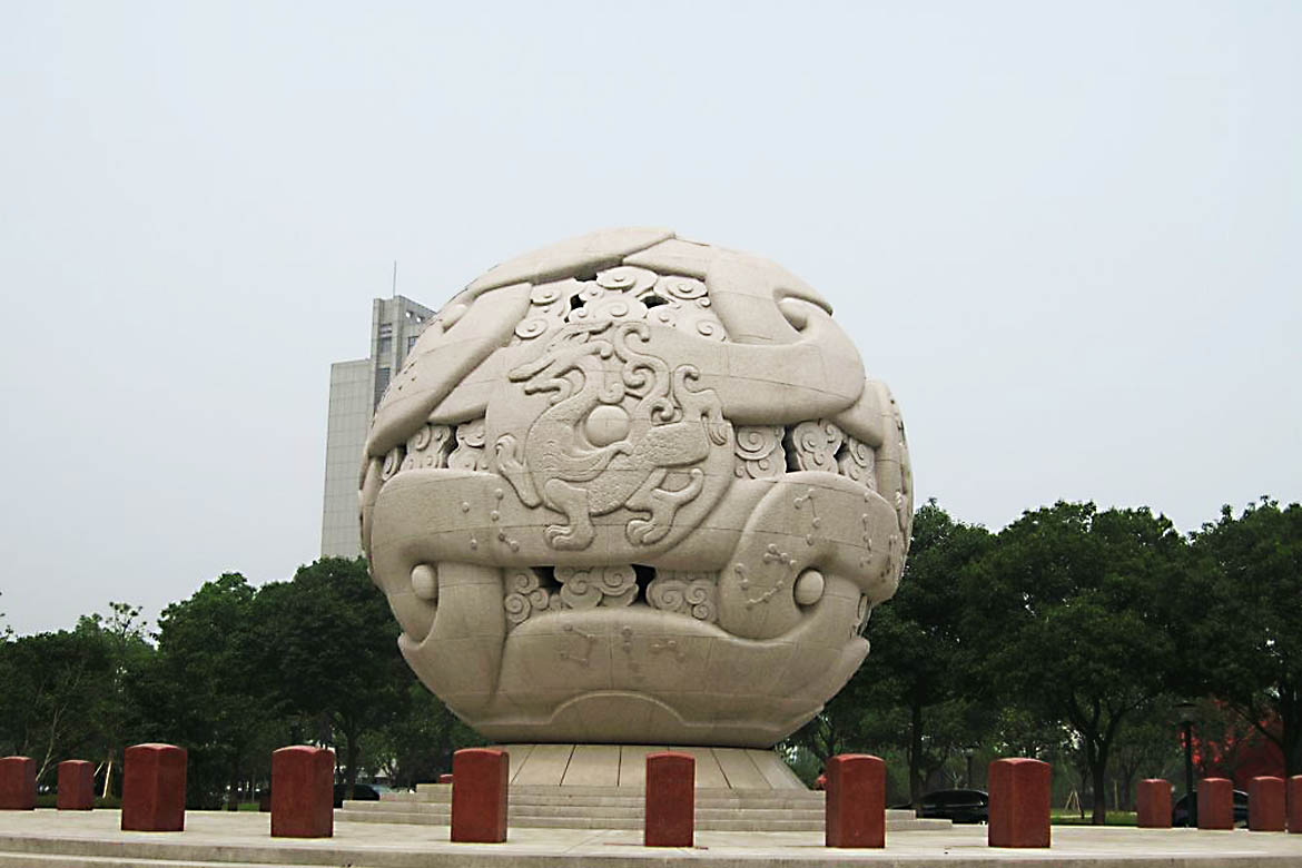 天圆创意雕塑作为公园雕塑摆放效果