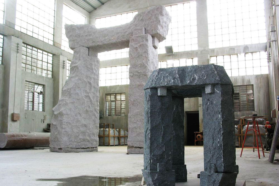 博仟北京雕塑厂正在制作的石头雕塑