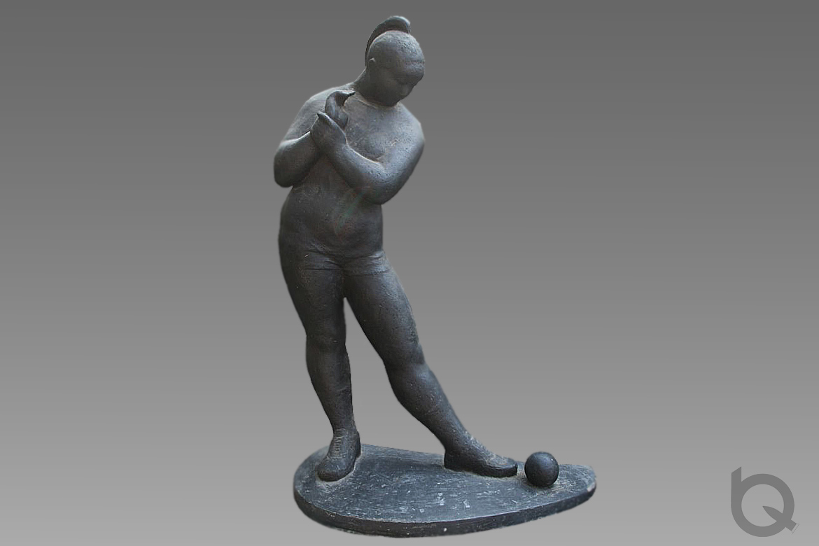 女子扔铅球的人体体育雕塑欣赏
