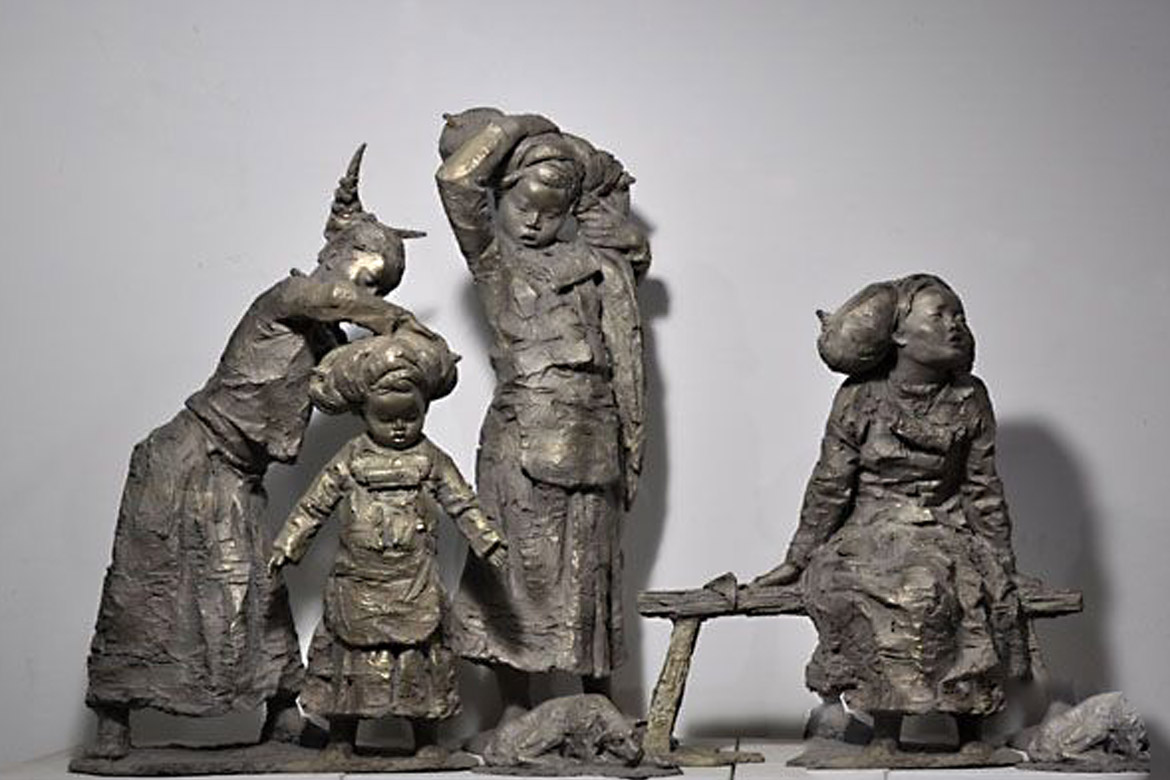 博仟ky开元官网梳头的女人架上雕塑艺术品欣赏