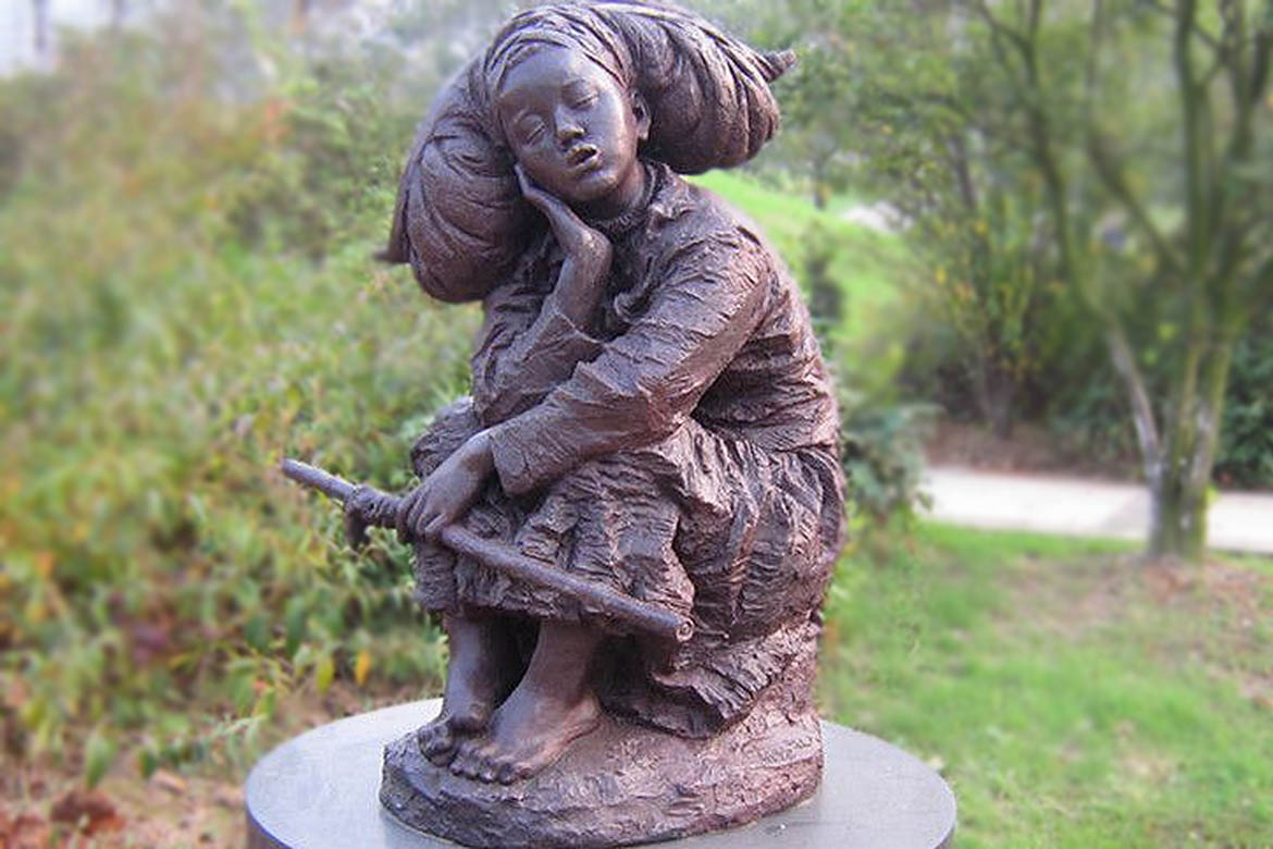 阳光下的吹笛子少女城市铸铜雕塑欣赏