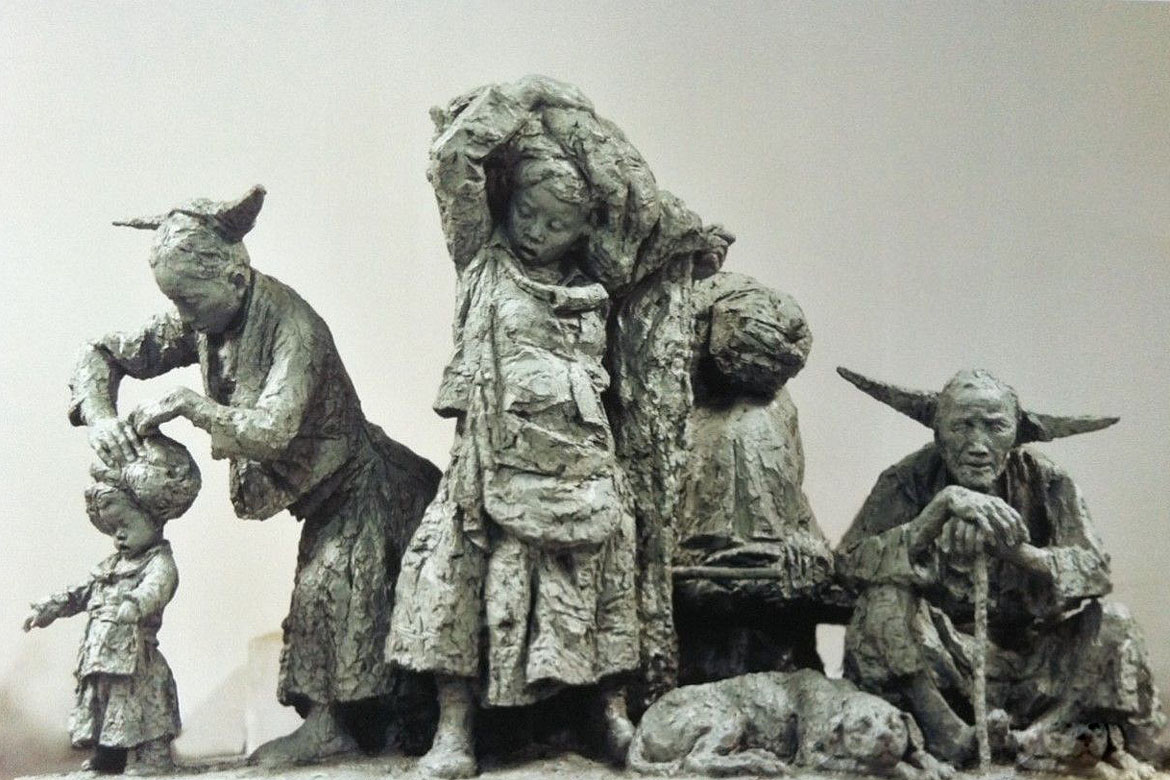 博仟ky开元官网梳头的苗族女人苗族人物雕塑欣赏
