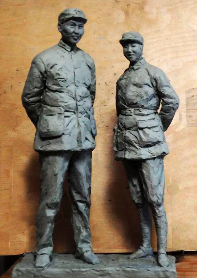 《毛爷爷与贺子珍在延安》纪念性军事雕塑