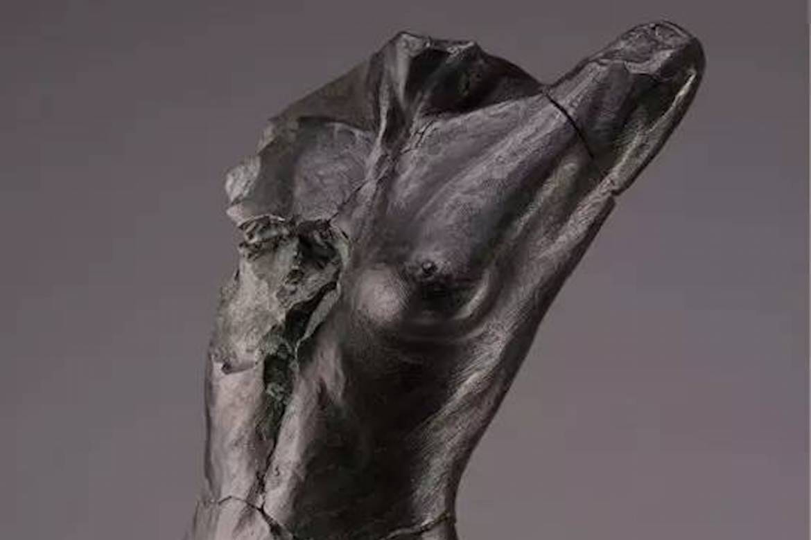 残缺女人体现代雕塑