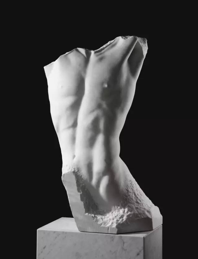 大理石现代人体雕塑图片