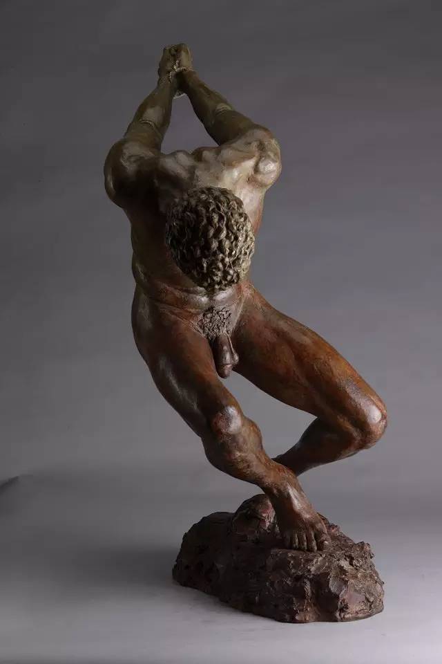 裸体男性现代人体雕塑图片