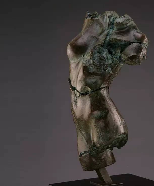 破碎的女人体现代人体雕塑图片