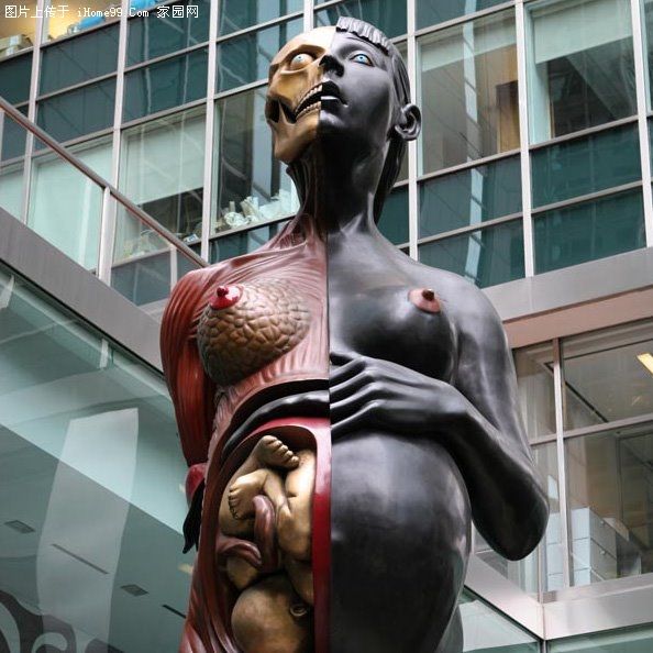 恐怖的怀孕人体雕塑