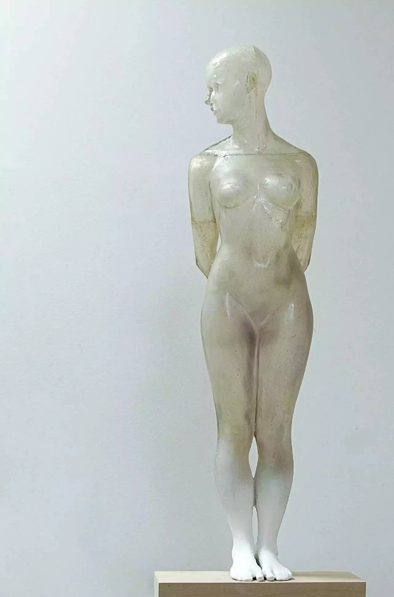 女人裸体透明树脂工艺品