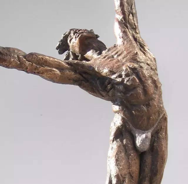 裸体男性铸铜人体雕塑