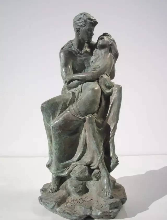 拥抱的恋人青铜人体雕塑