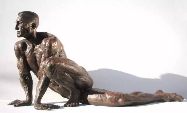 男性铸铜人体雕塑肌肉