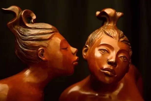 亲吻抽象铸铜人体雕塑