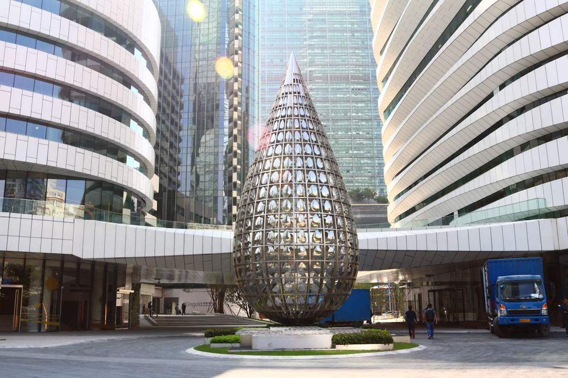 广州珠江新城的水滴不锈钢雕塑镂空球