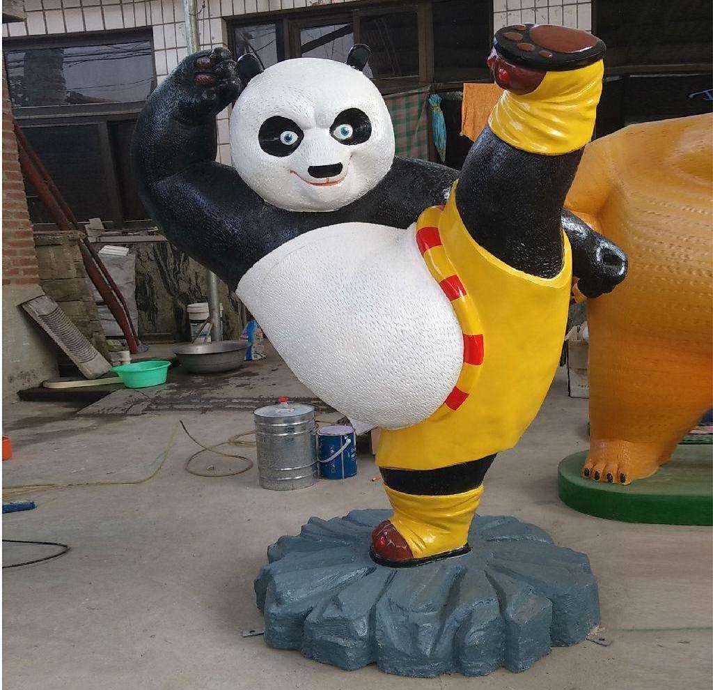 彩色玻璃钢功夫熊猫雕塑