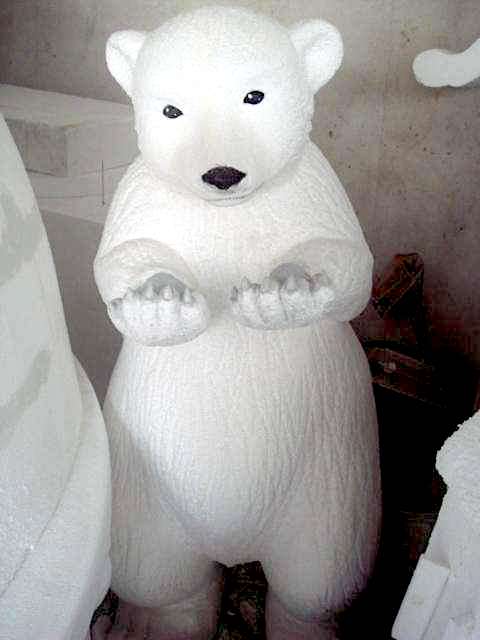 北极小熊泡沫雕塑