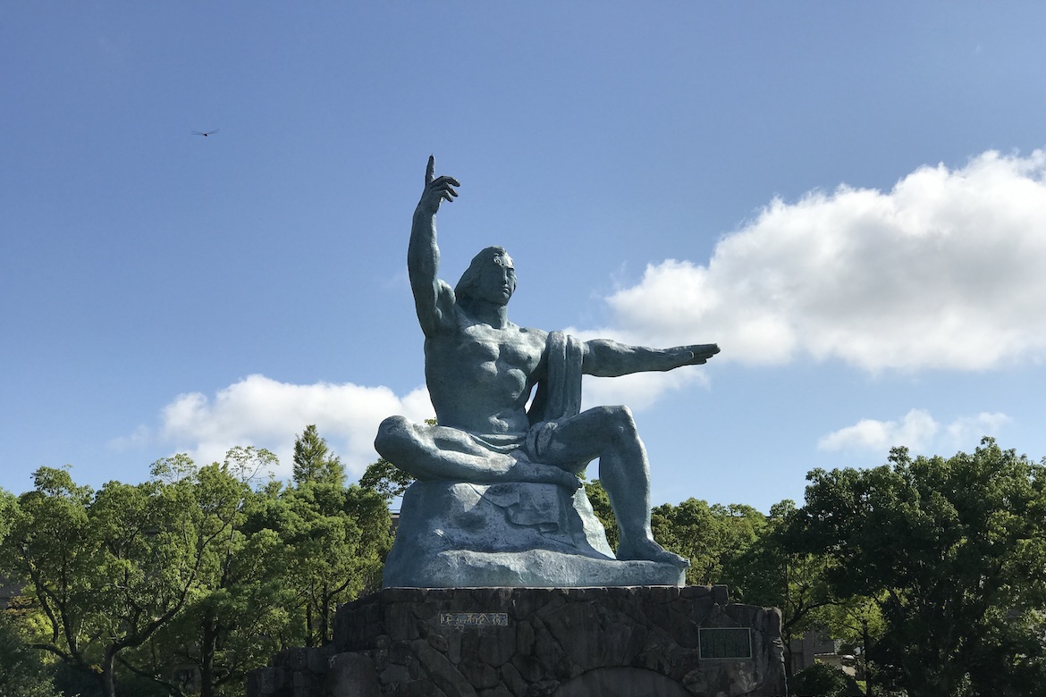 长崎和平祈祷人物铜像欣赏