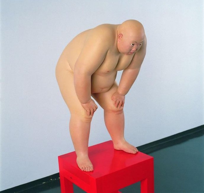 气喘吁吁的胖子雕塑作品