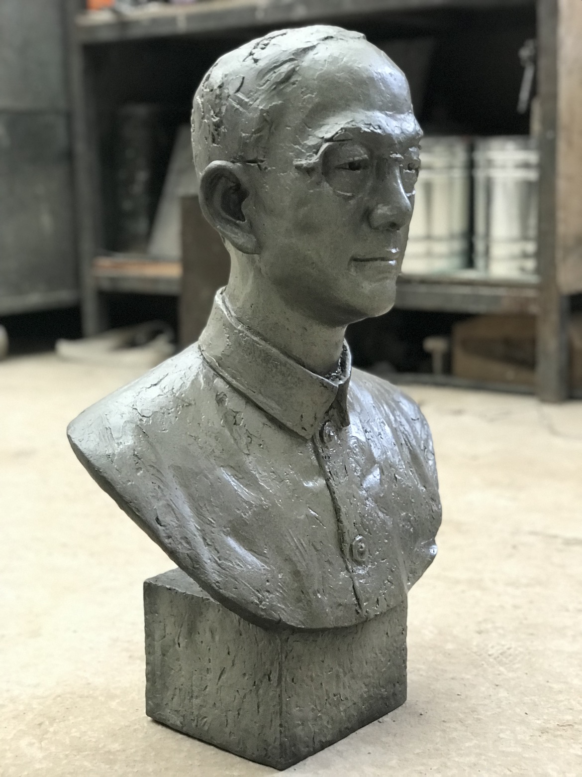 雕塑人像定制 陆志韦先生铸铜肖像侧面