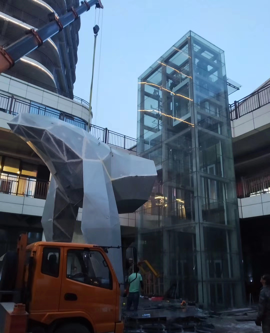 大型不锈钢鲸雕塑